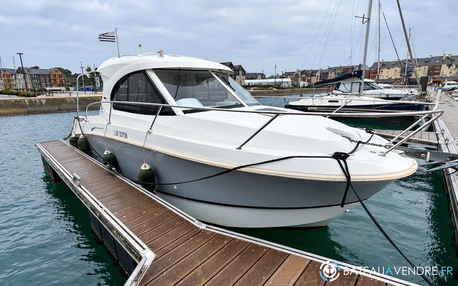 slider 2 Beneteau Antares 8