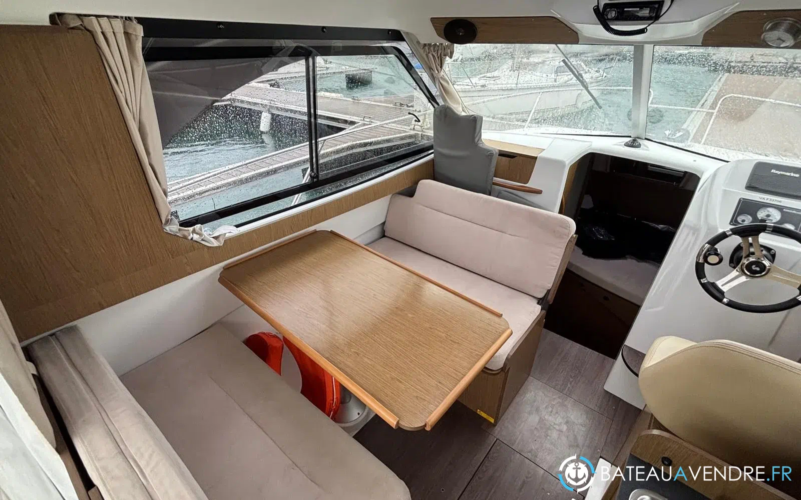 slider 3 Beneteau Antares 8