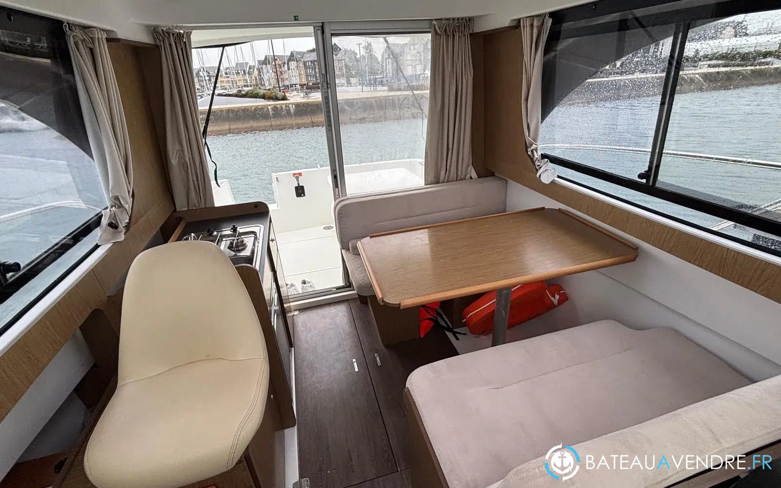 slider 6 Beneteau Antares 8