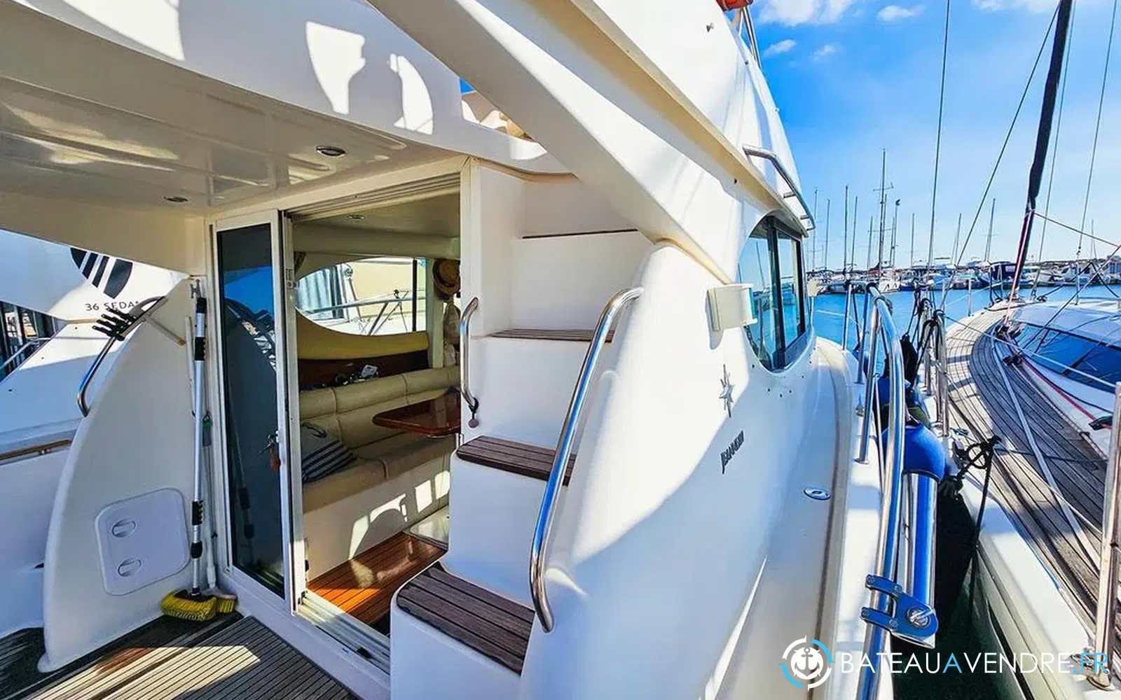 slider 5 Jeanneau Prestige 32 Fly