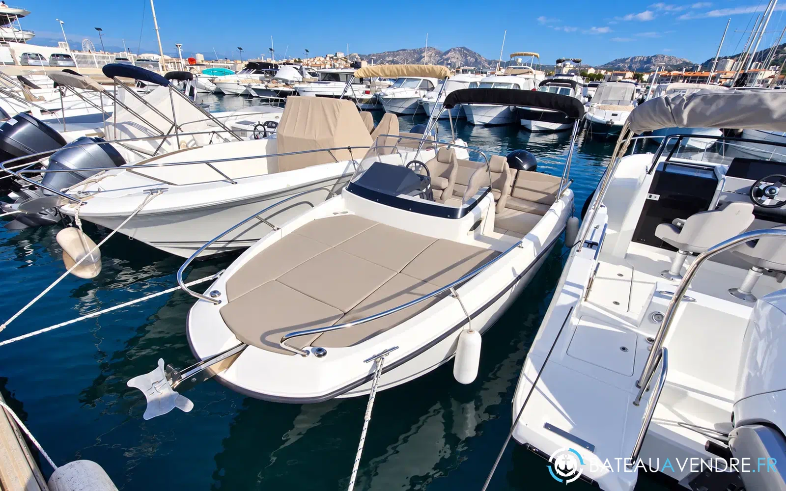 slider 2 Quicksilver 605 Sundeck