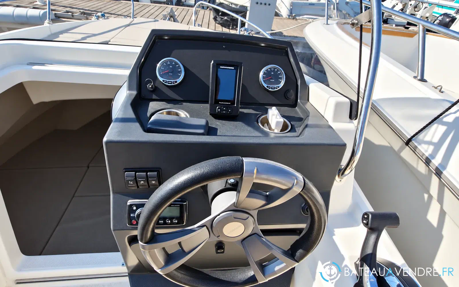 slider 7 Quicksilver 605 Sundeck
