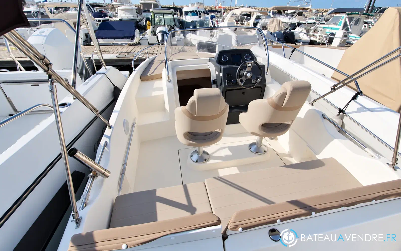 slider 9 Quicksilver 605 Sundeck