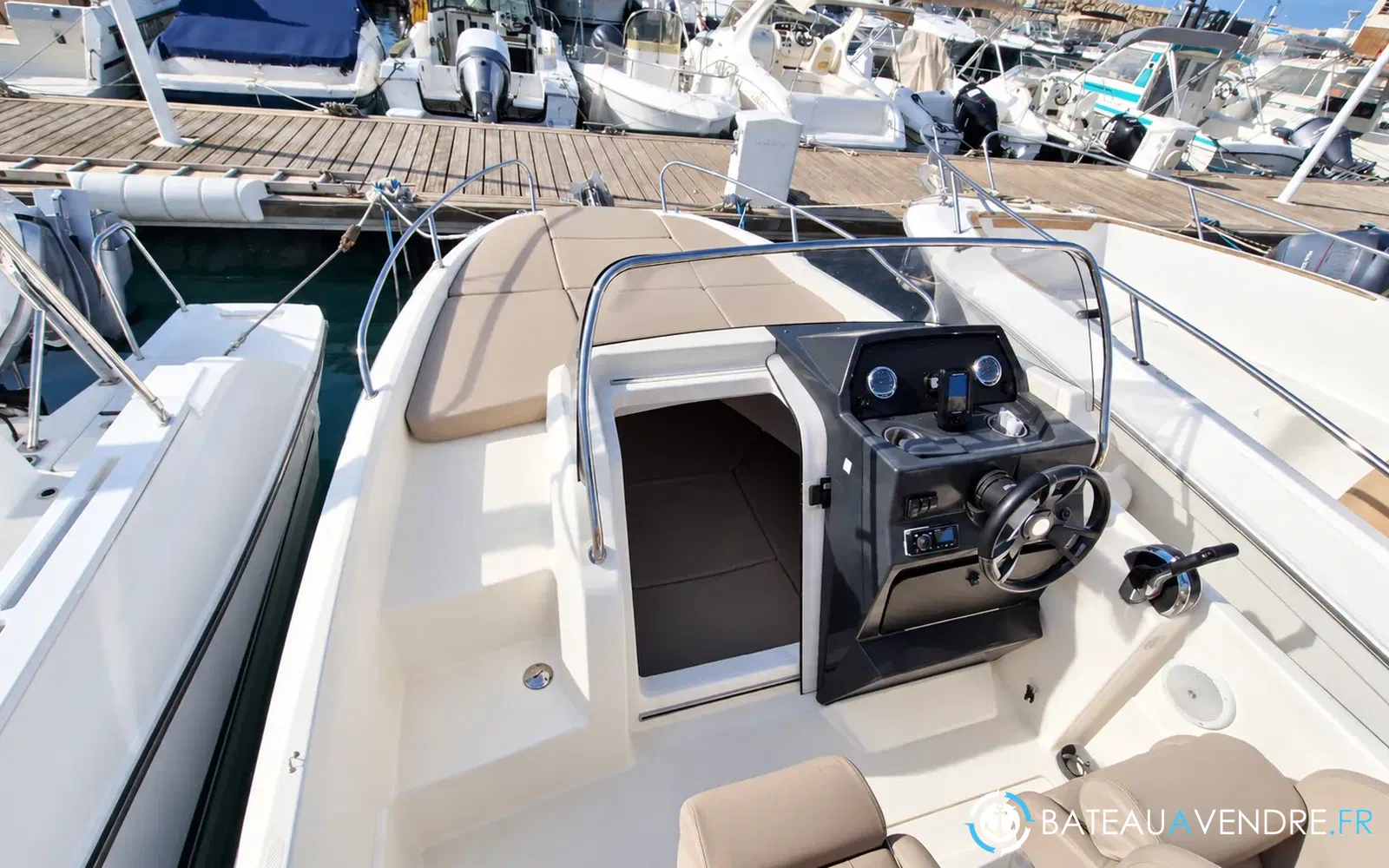 slider 10 Quicksilver 605 Sundeck