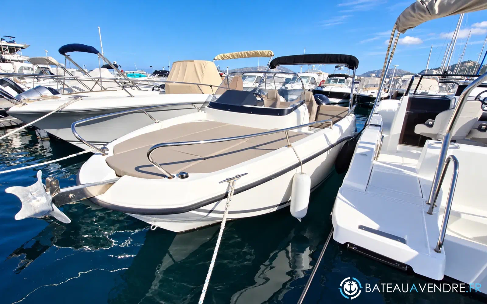 slider 12 Quicksilver 605 Sundeck