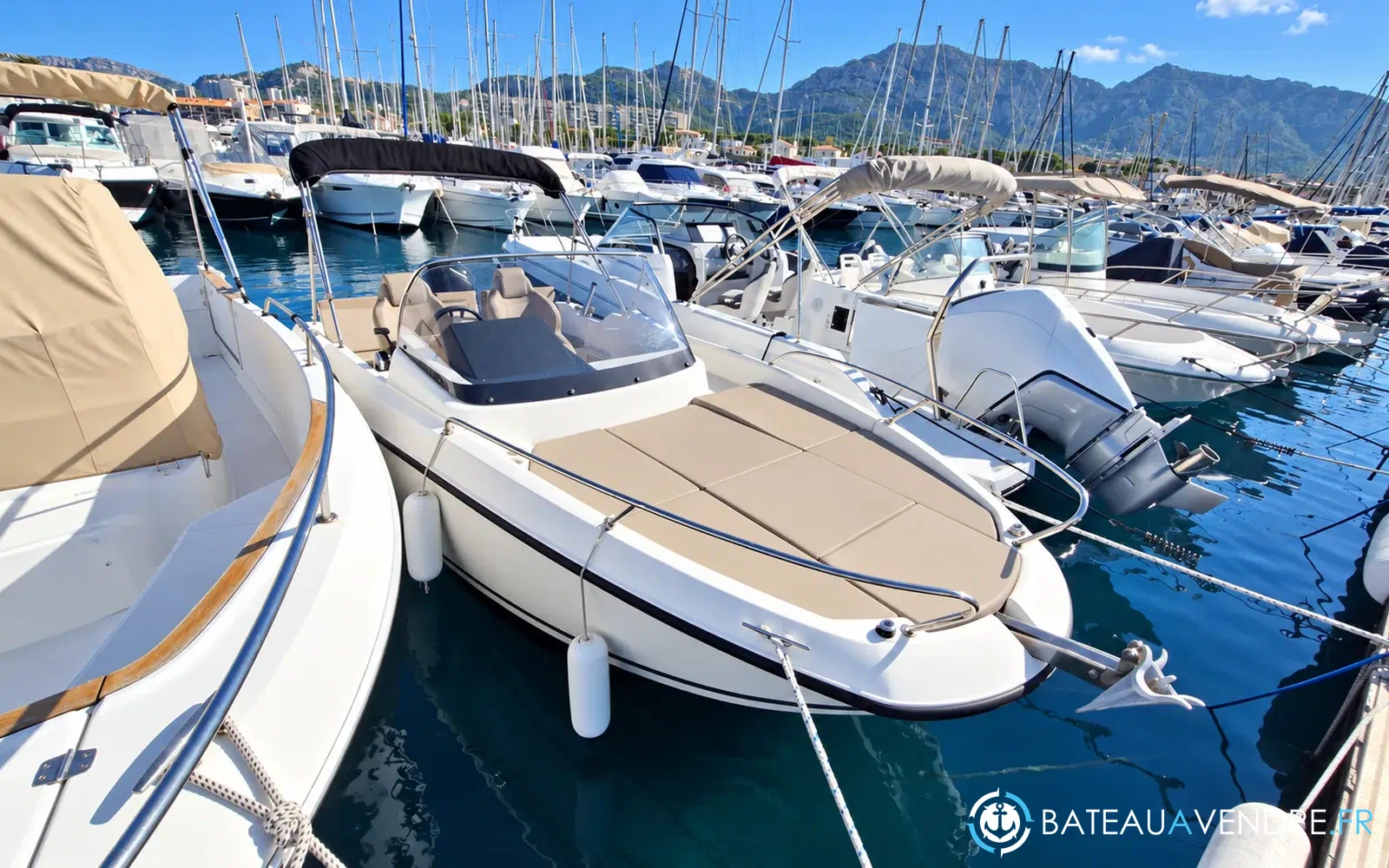 slider 1 Quicksilver 605 Sundeck