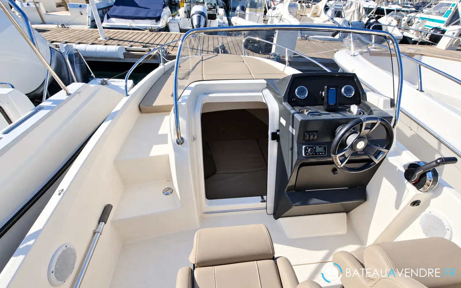 slider 4 Quicksilver 605 Sundeck