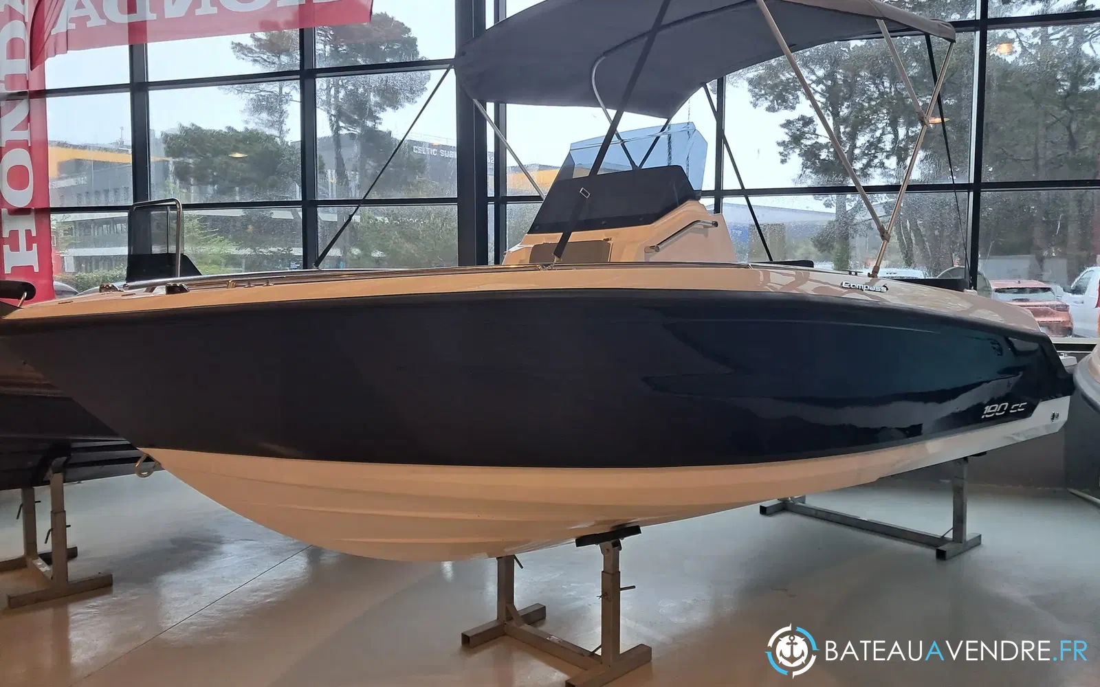 slider 4 Compass Boat 190