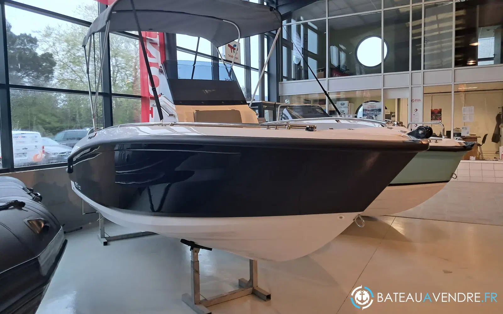 slider 5 Compass Boat 190