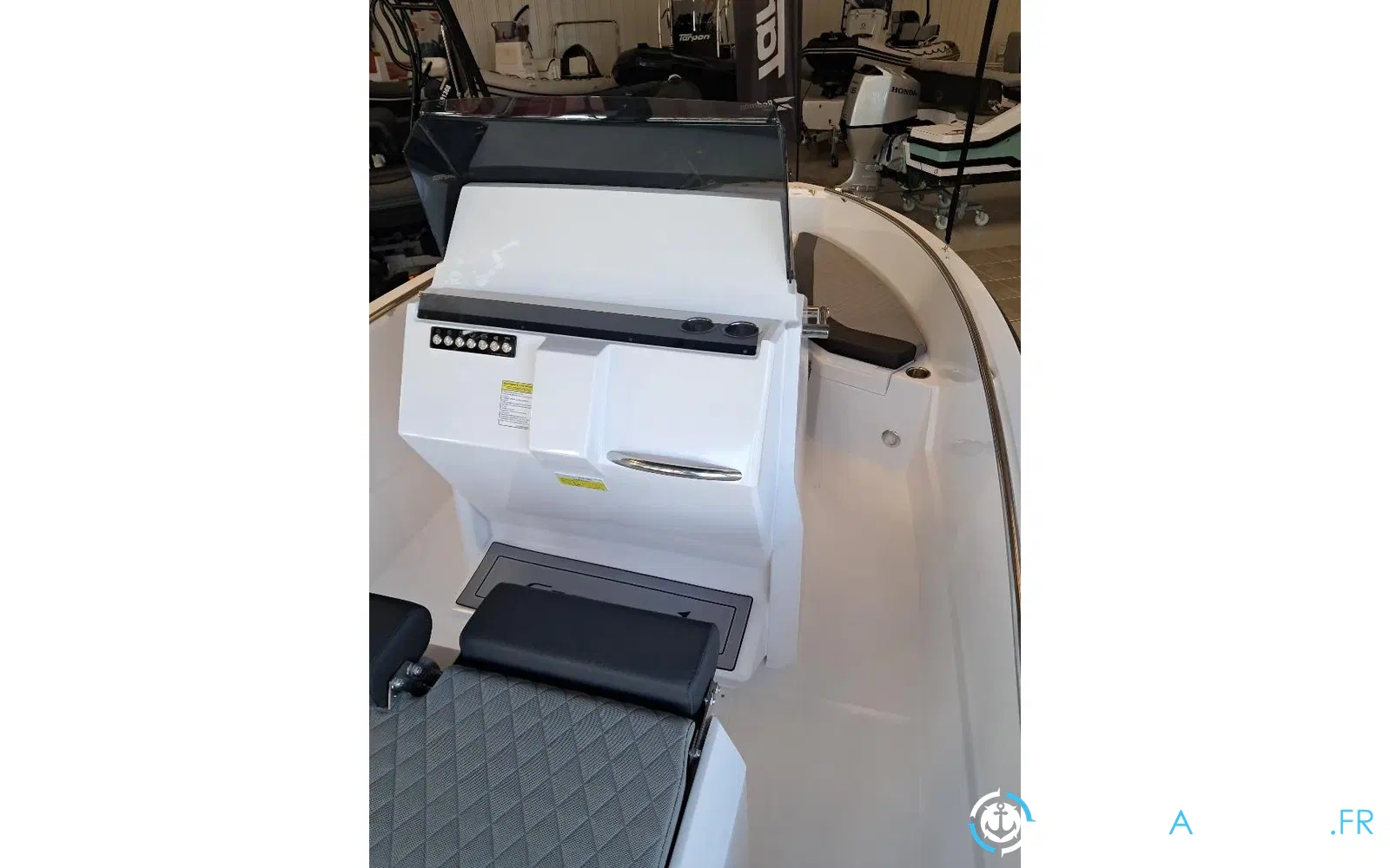 slider 7 Compass Boat 190