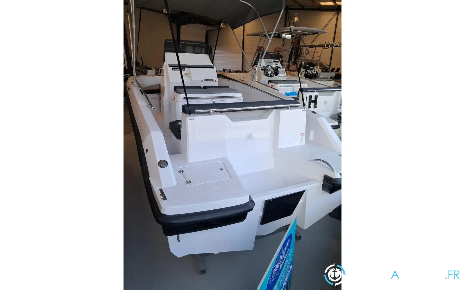 slider 8 Compass Boat 190
