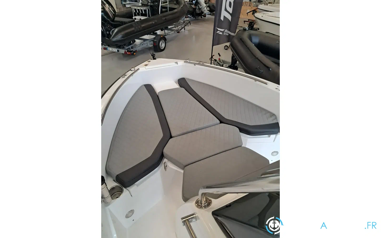 slider 2 Compass Boat 190