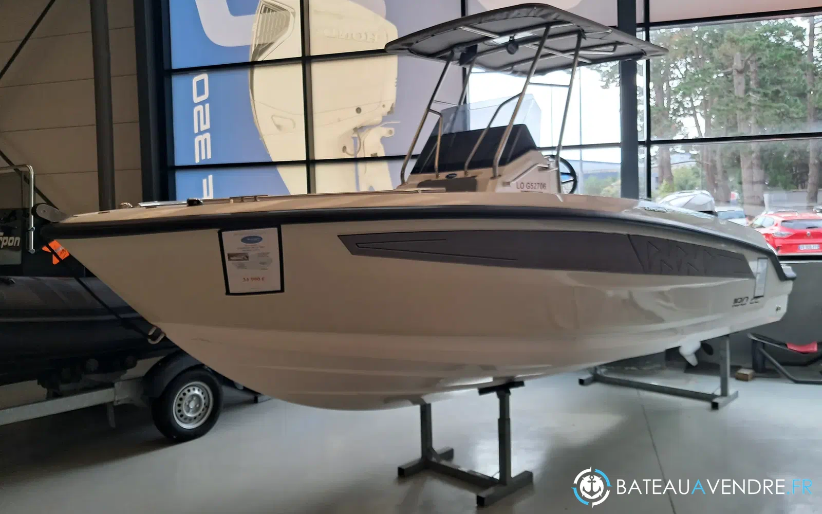 slider 4 Compass Boat 190