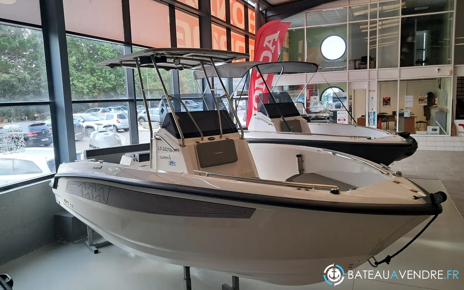 slider 5 Compass Boat 190