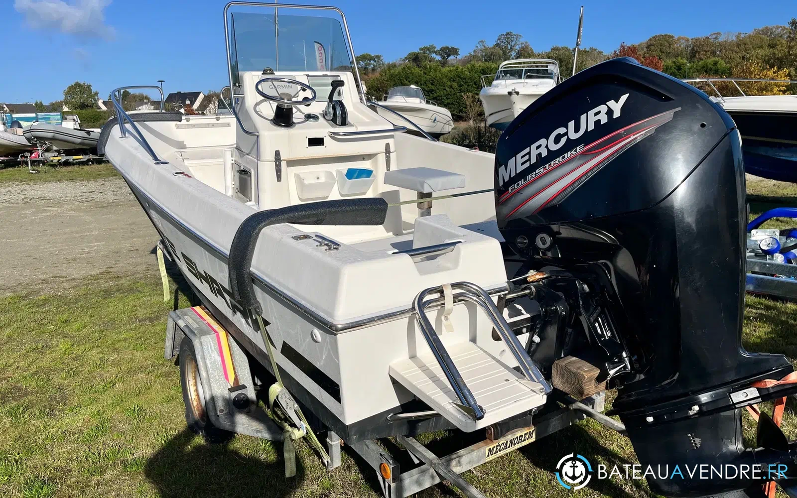 slider 1 Kelt White Shark 175