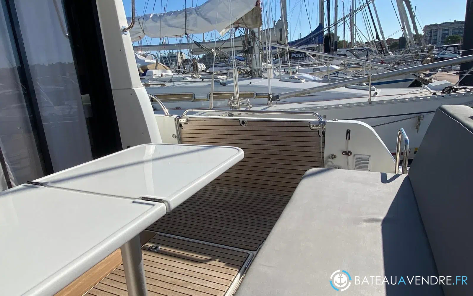 slider 12 Beneteau Antares 11