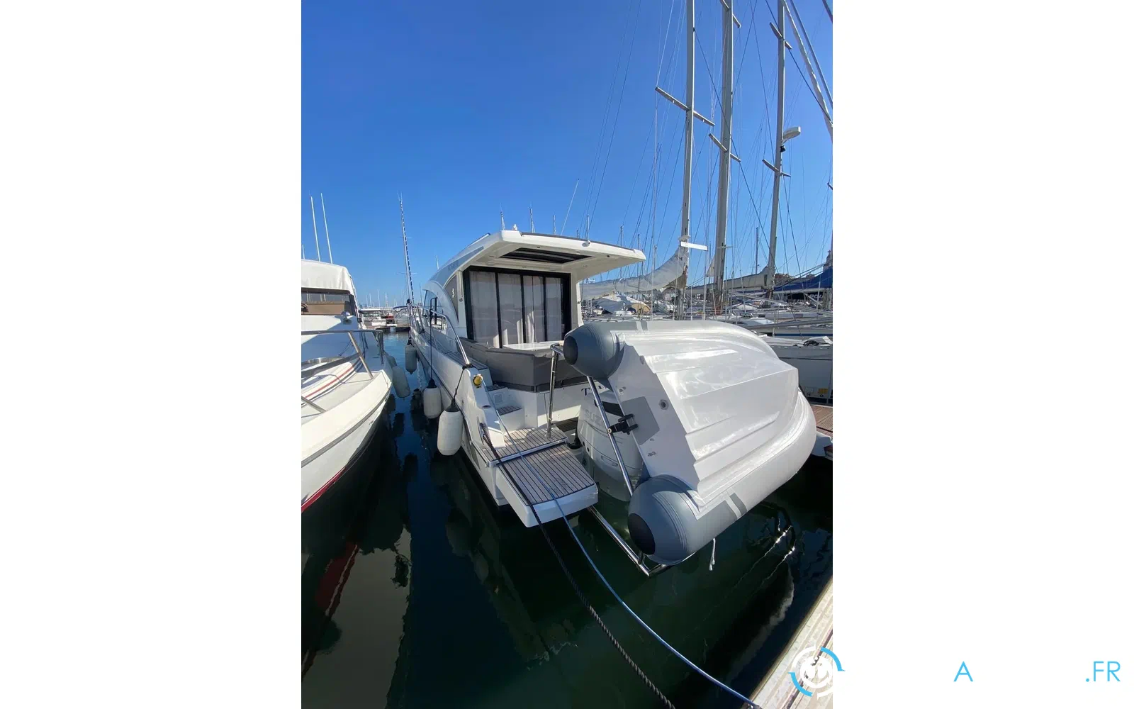 slider 2 Beneteau Antares 11