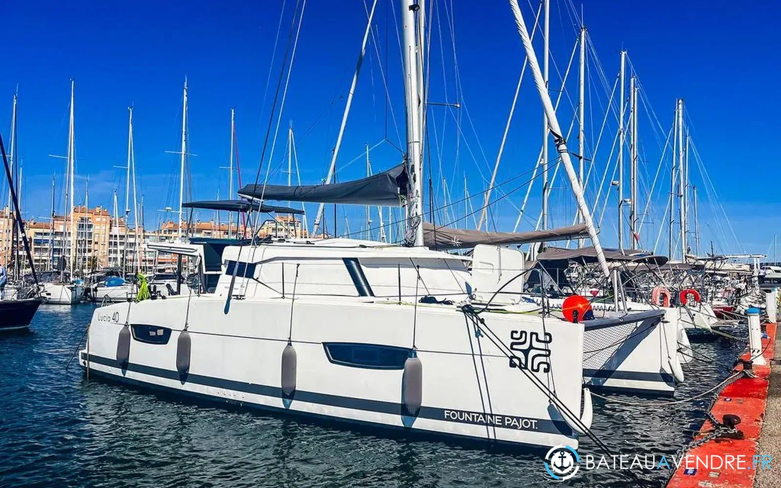 slider 0 Fountaine Pajot Lucia 40