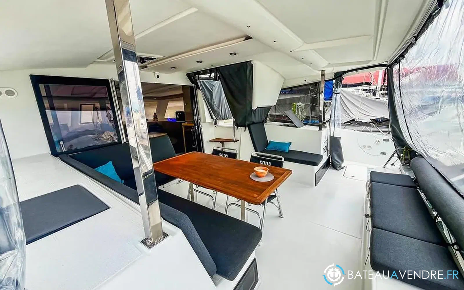 slider 9 Fountaine Pajot Lucia 40