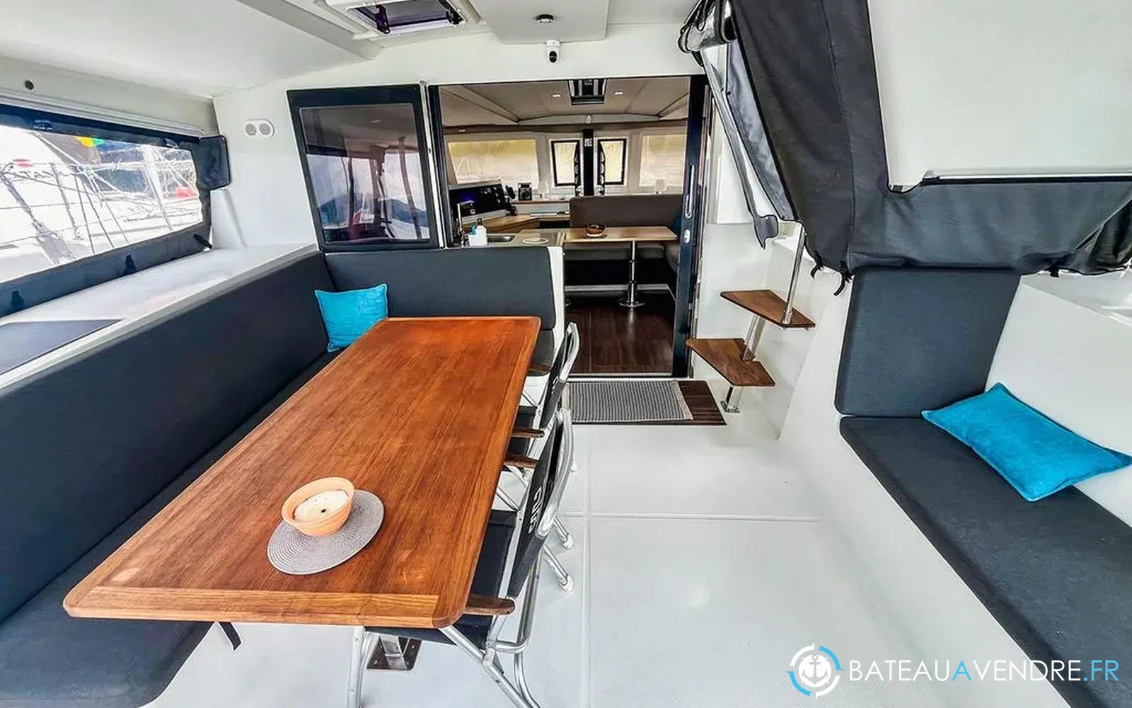slider 10 Fountaine Pajot Lucia 40