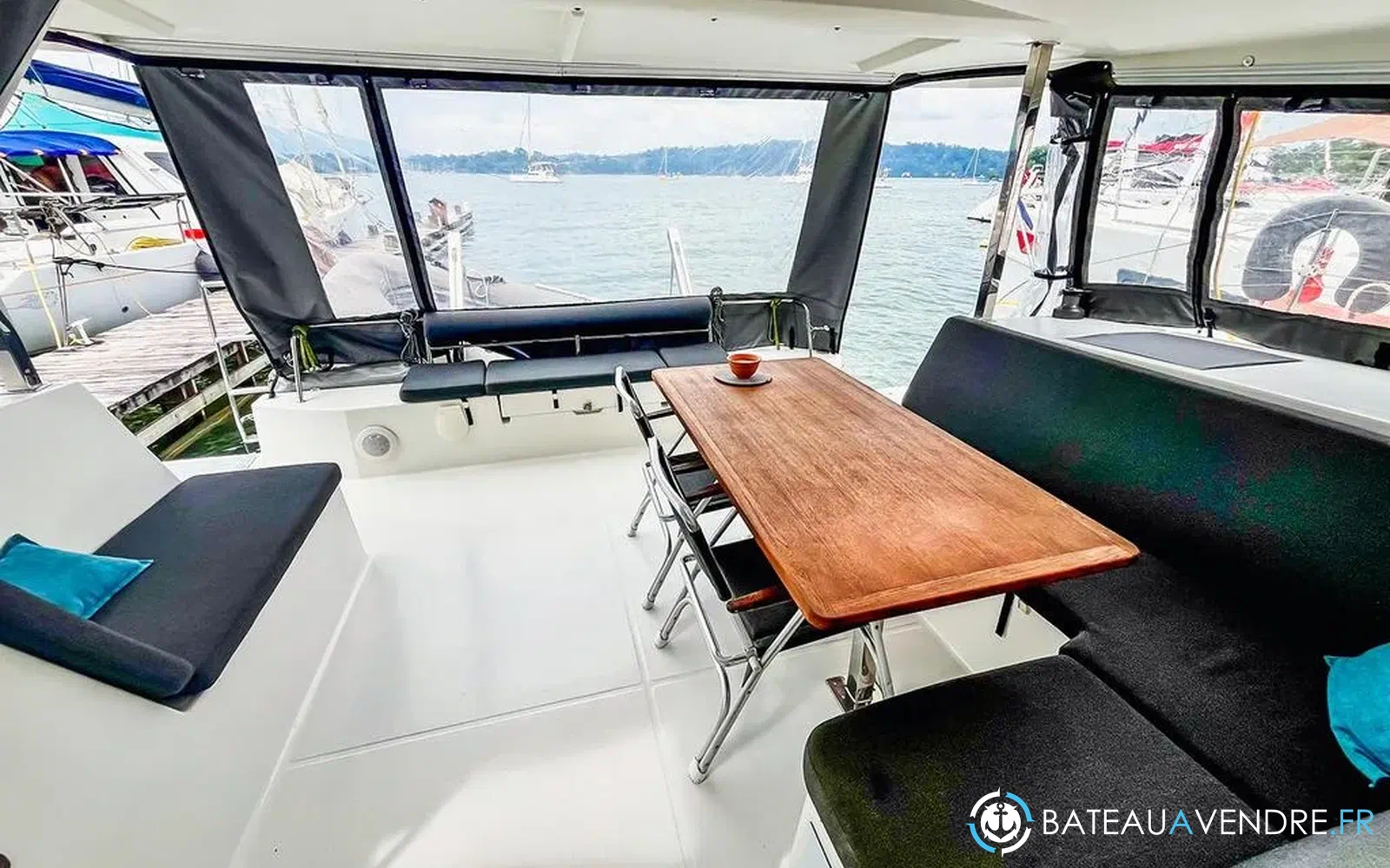 slider 12 Fountaine Pajot Lucia 40