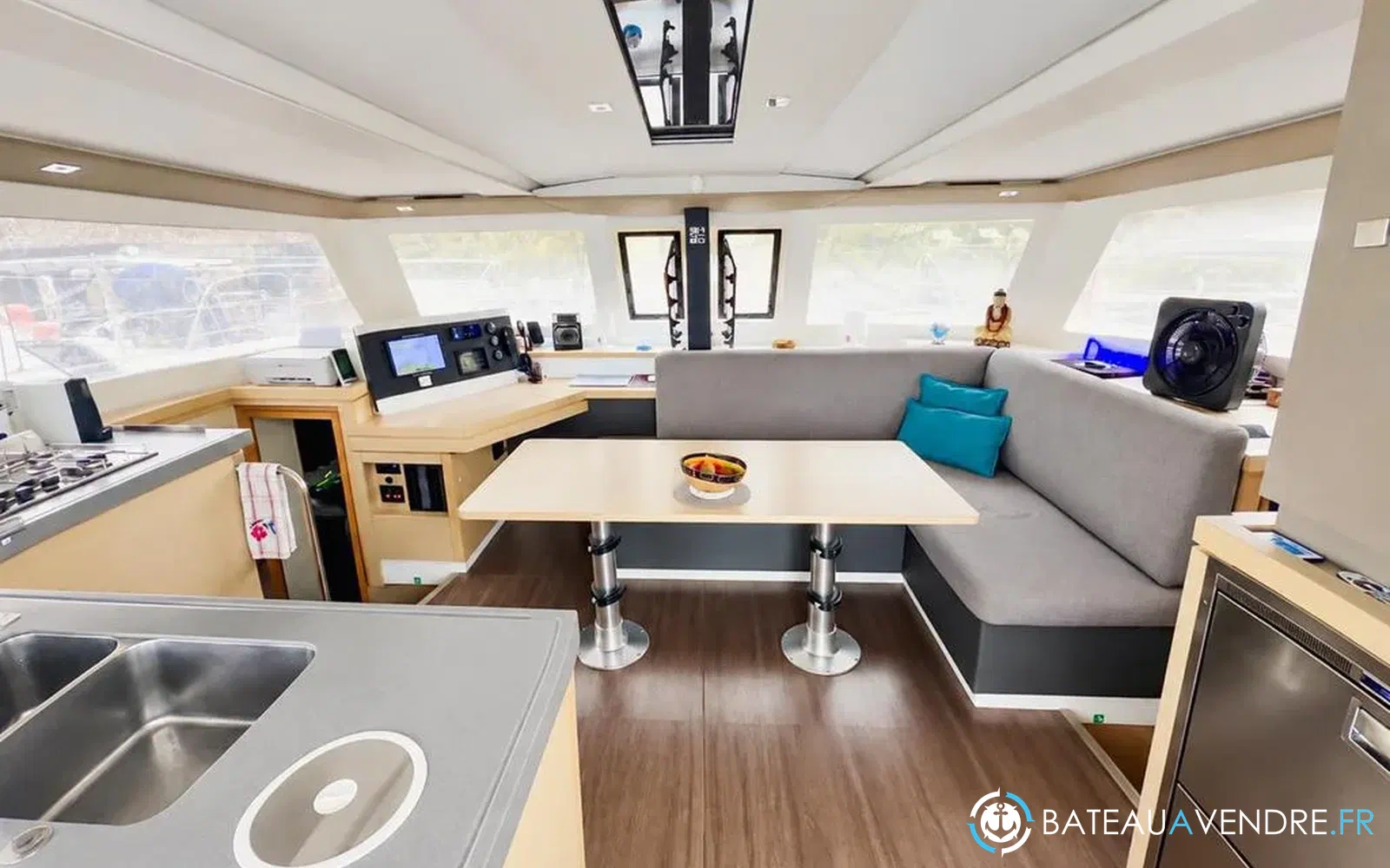 slider 13 Fountaine Pajot Lucia 40