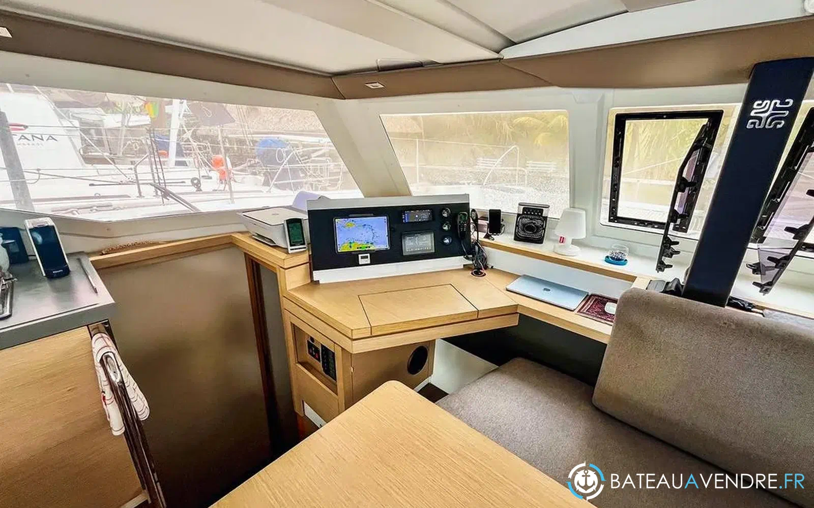 slider 15 Fountaine Pajot Lucia 40