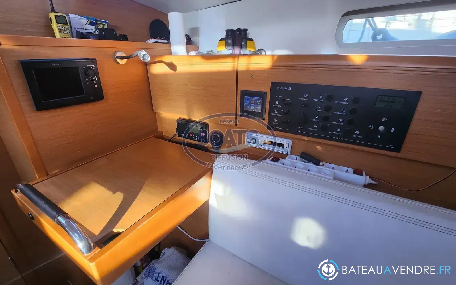 slider 6 Jeanneau Sun Odyssey 379