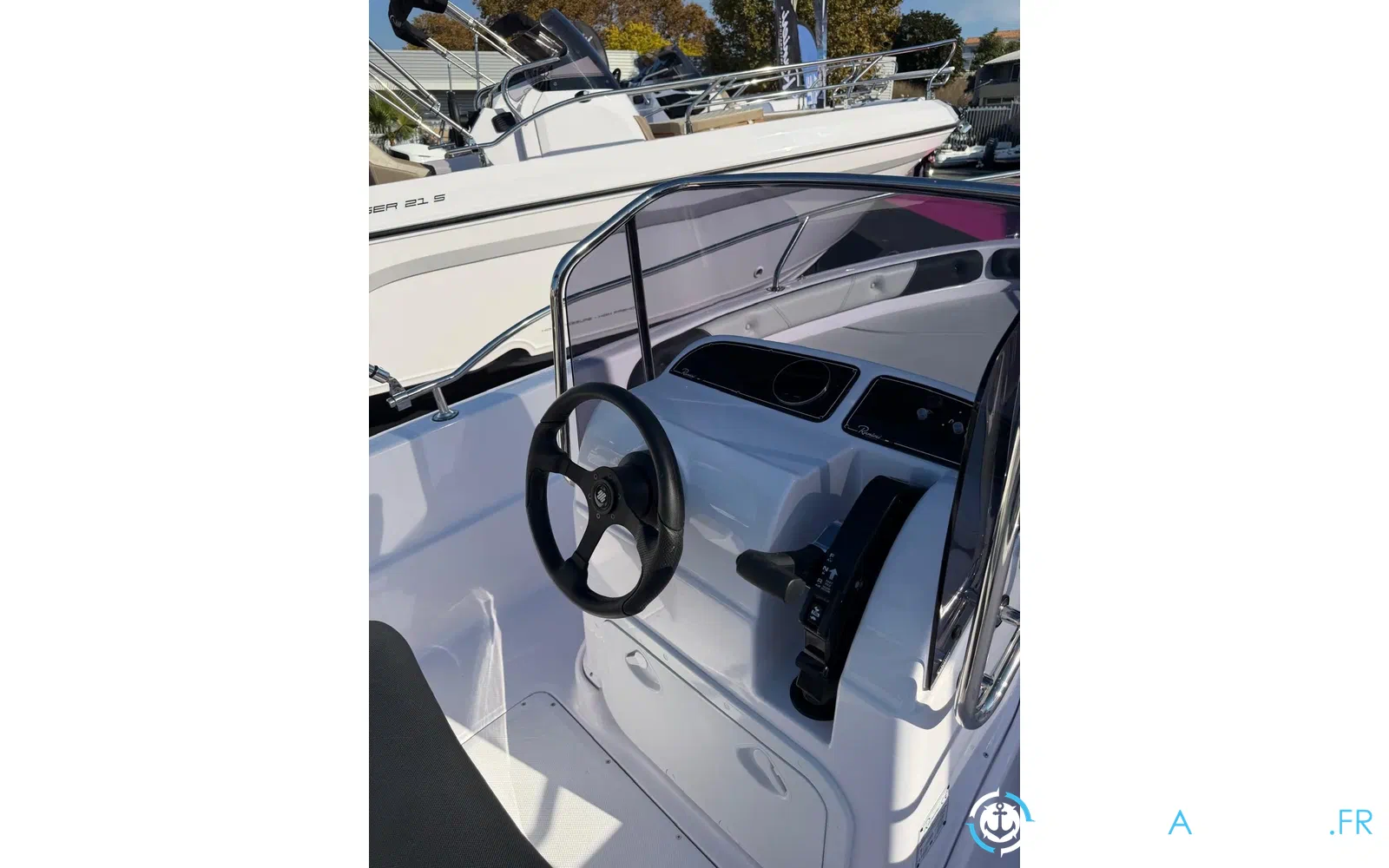 slider 6 Ranieri Voyager 17