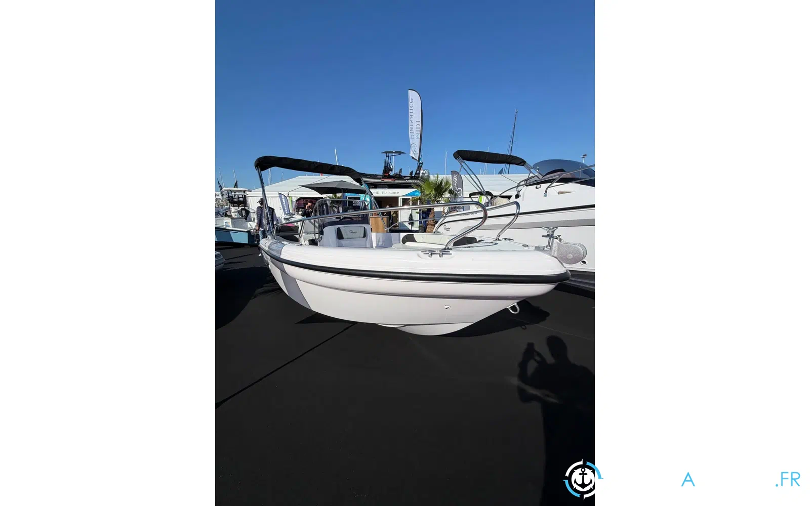 slider 2 Ranieri Voyager 17