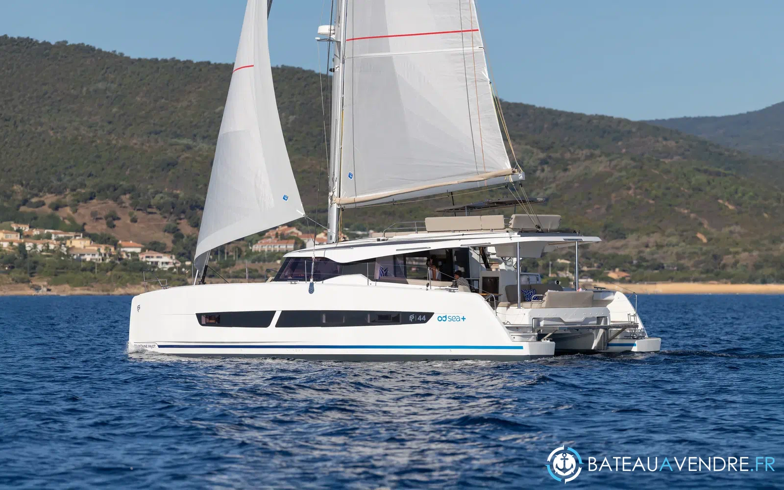 slider 32 Fountaine Pajot FP 44