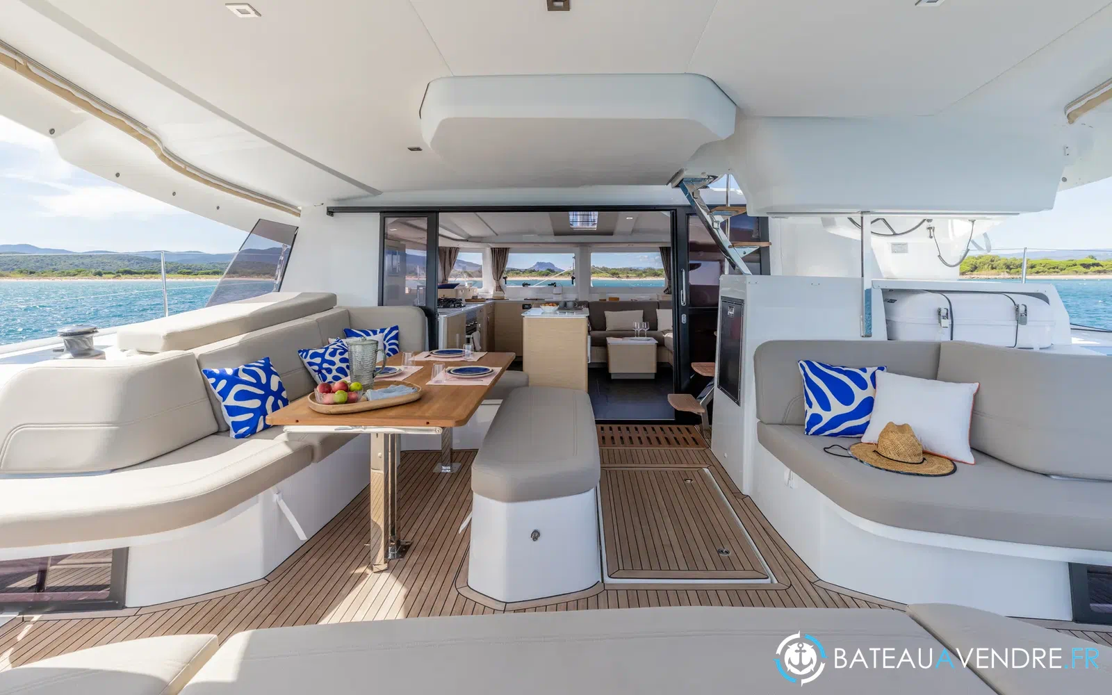 slider 83 Fountaine Pajot FP 44
