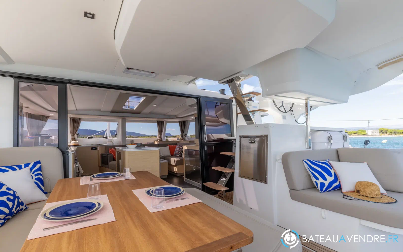 slider 84 Fountaine Pajot FP 44