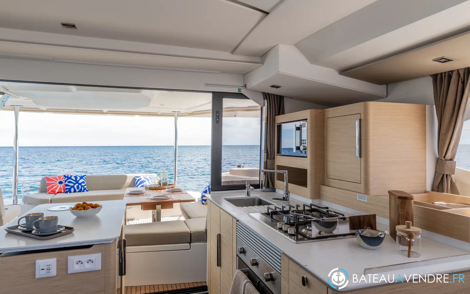 slider 92 Fountaine Pajot FP 44