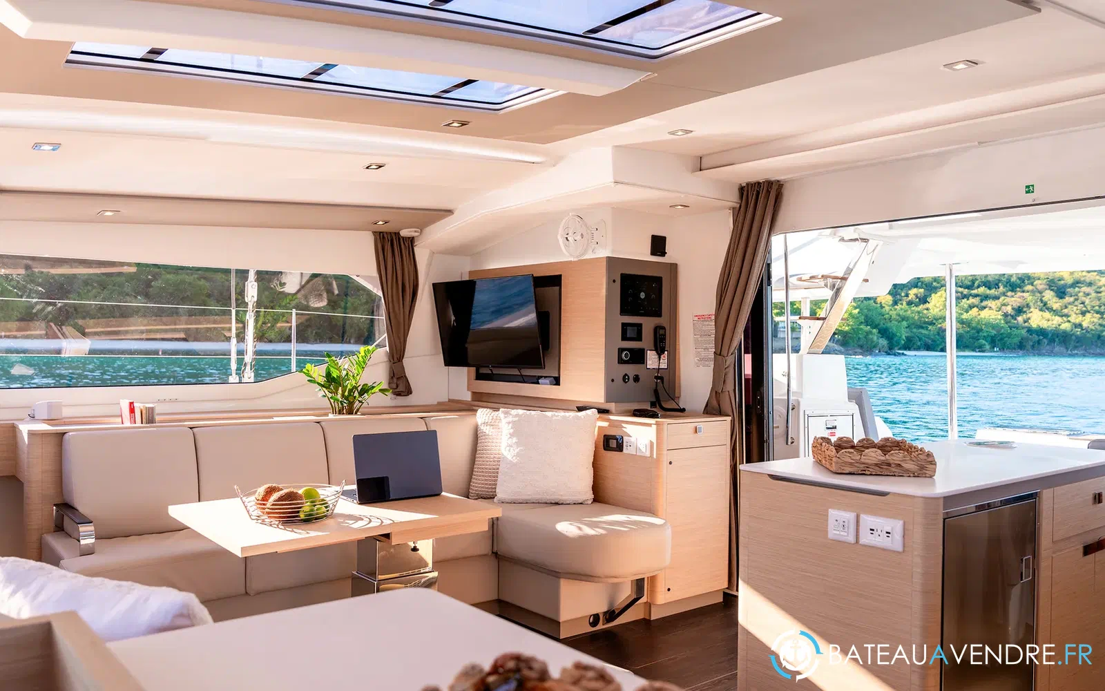 slider 25 Fountaine Pajot FP 51
