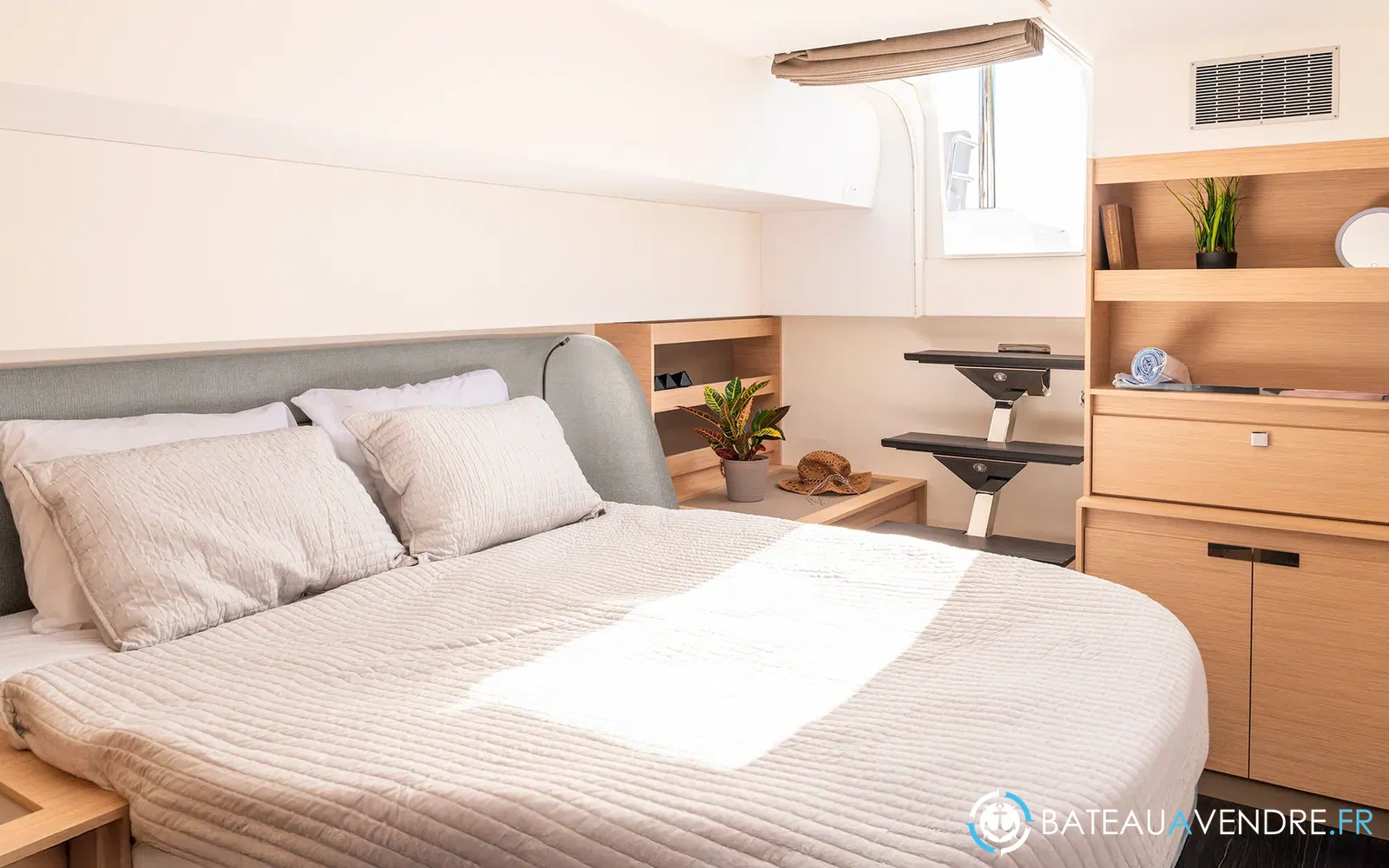 slider 33 Fountaine Pajot FP 51
