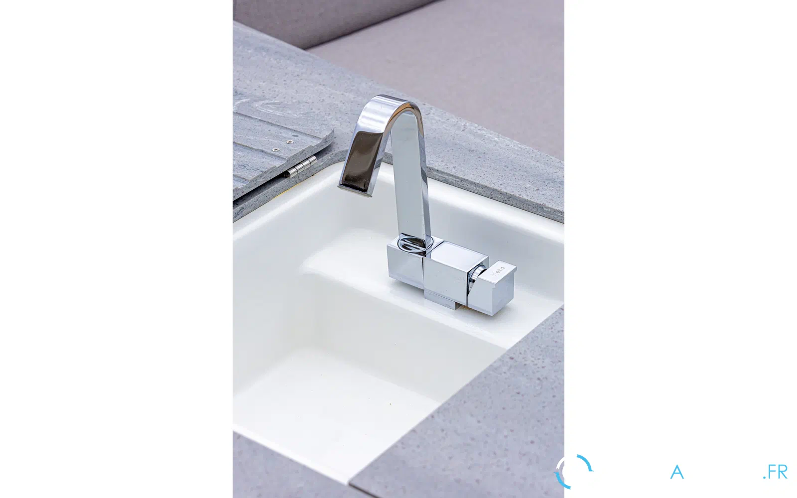 slider 102 Fountaine Pajot Thira 80