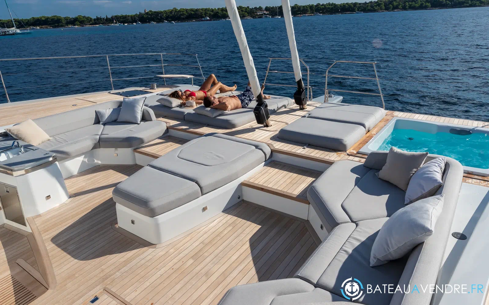 slider 37 Fountaine Pajot Thira 80