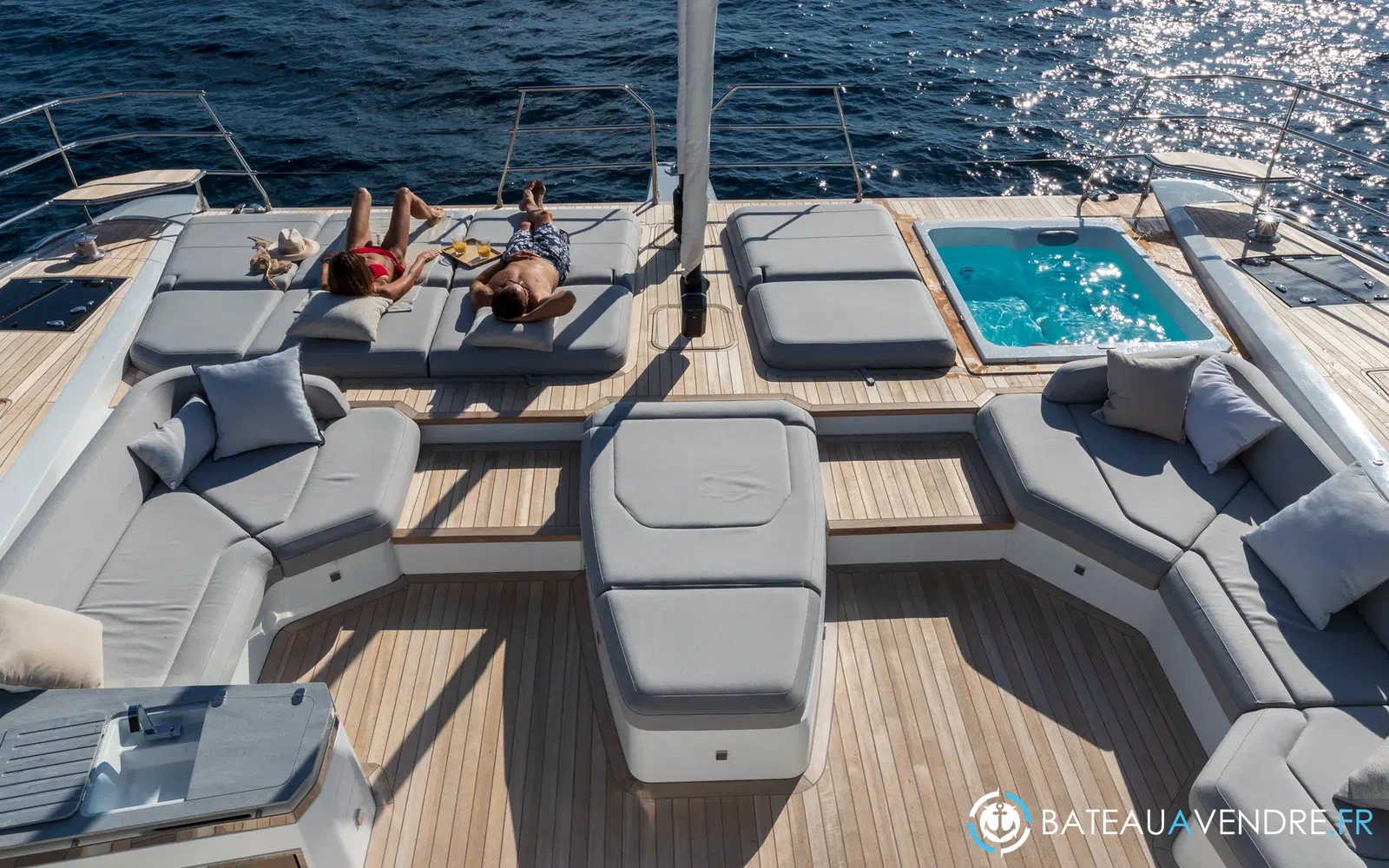 slider 38 Fountaine Pajot Thira 80