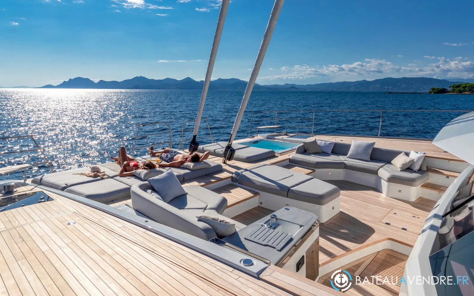 slider 39 Fountaine Pajot Thira 80