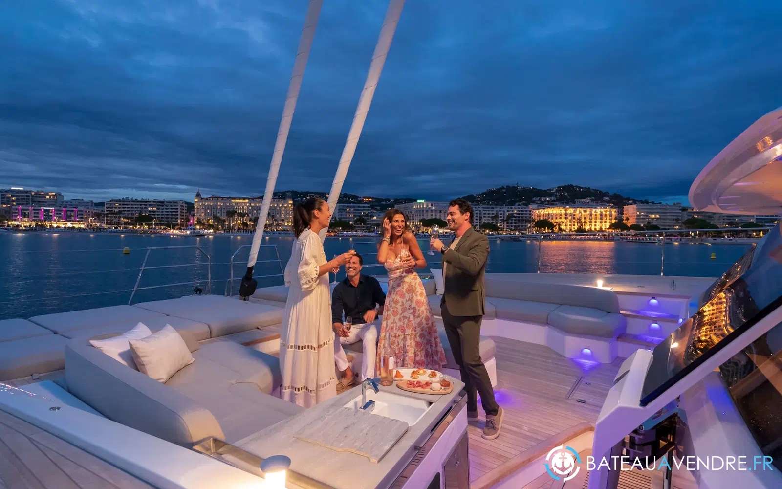 slider 40 Fountaine Pajot Thira 80