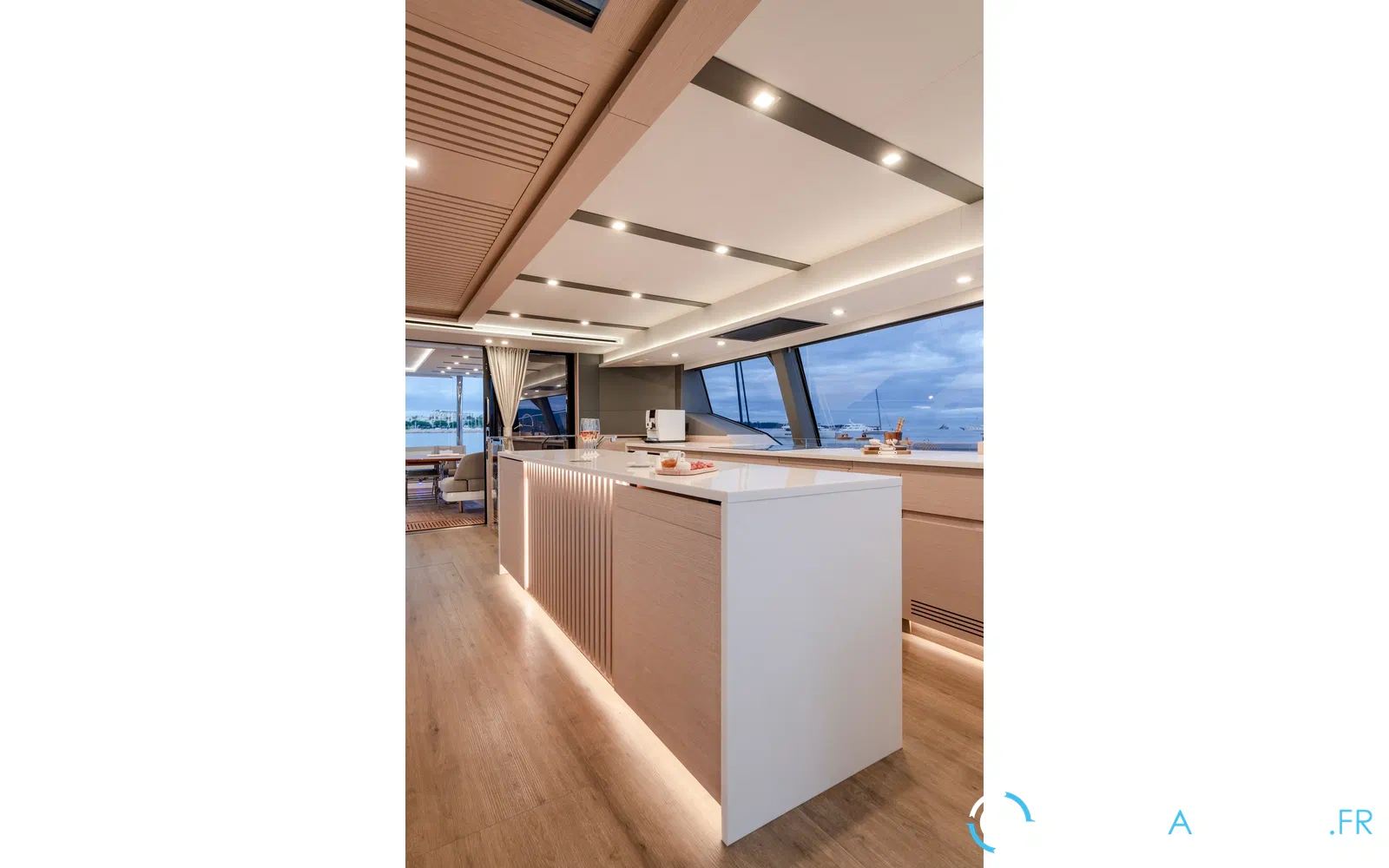 slider 71 Fountaine Pajot Thira 80