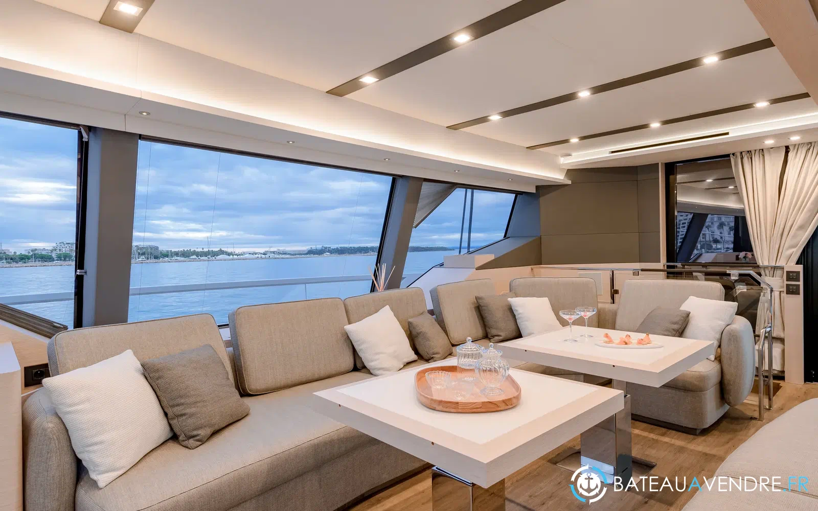 slider 76 Fountaine Pajot Thira 80