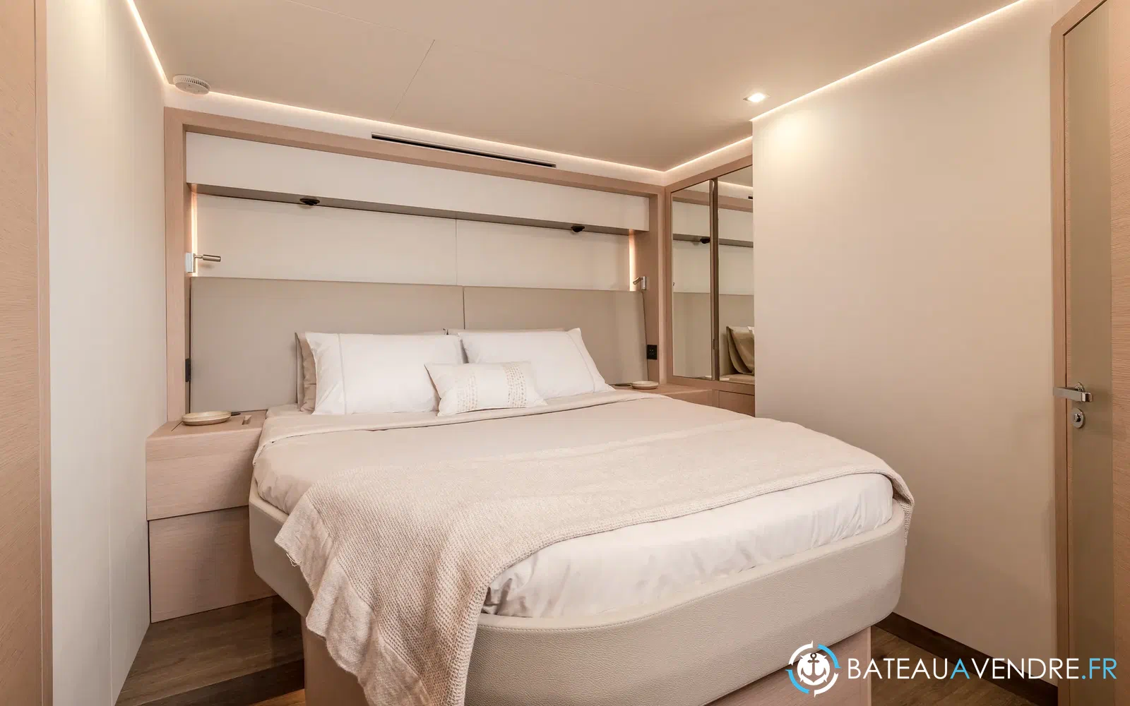 slider 77 Fountaine Pajot Thira 80