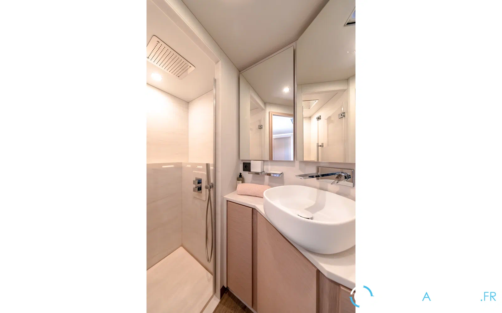 slider 78 Fountaine Pajot Thira 80