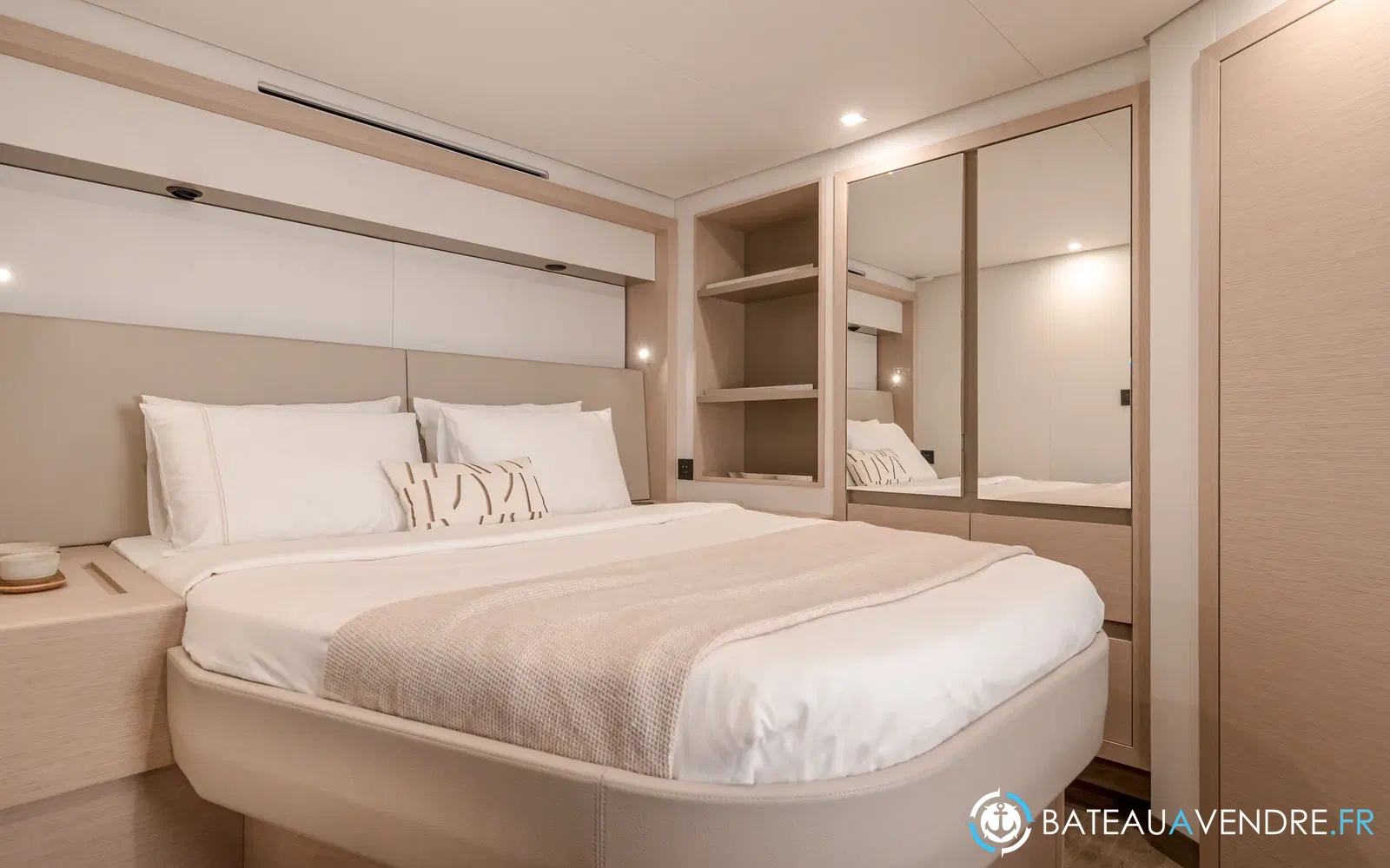 slider 81 Fountaine Pajot Thira 80