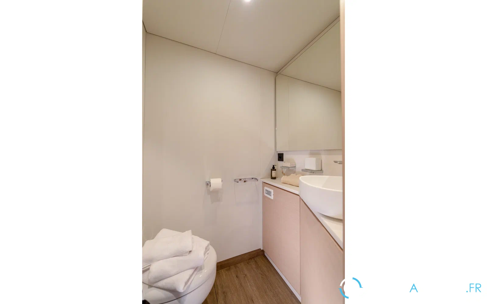 slider 83 Fountaine Pajot Thira 80