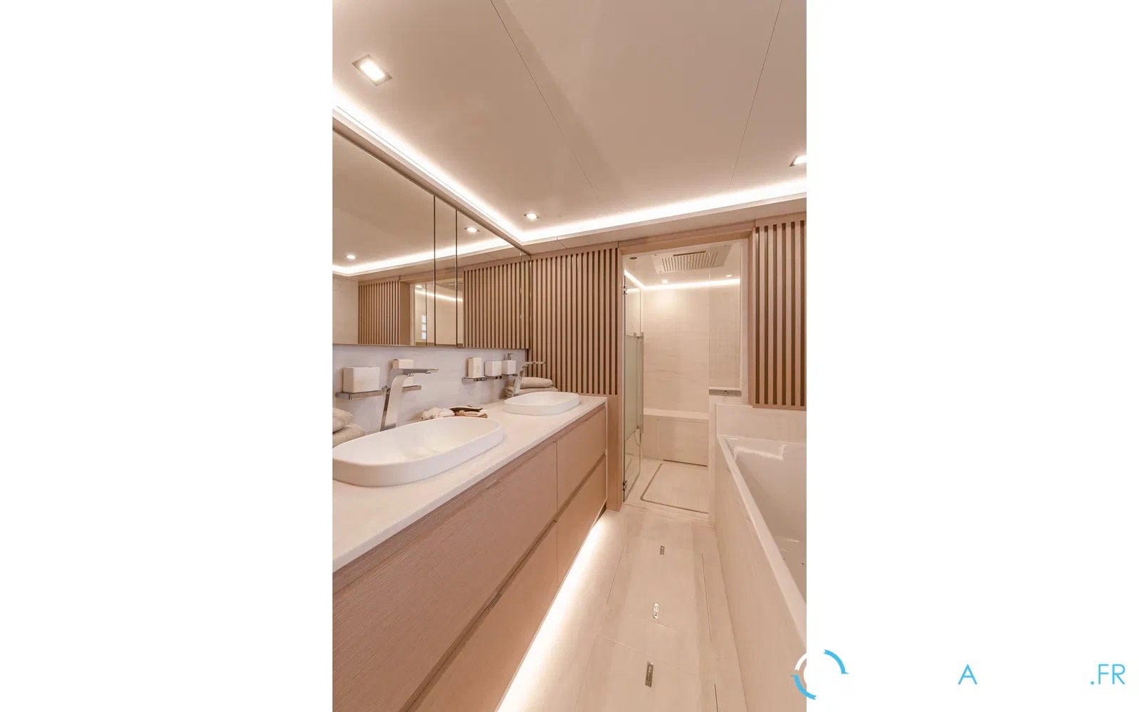slider 85 Fountaine Pajot Thira 80