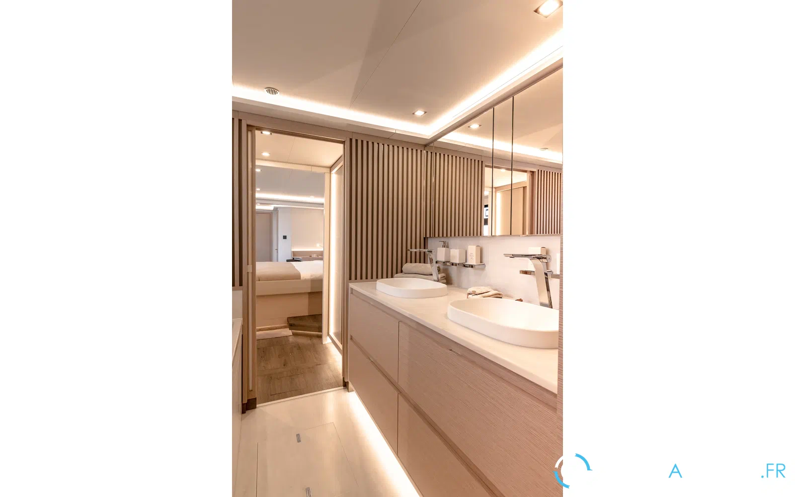 slider 86 Fountaine Pajot Thira 80