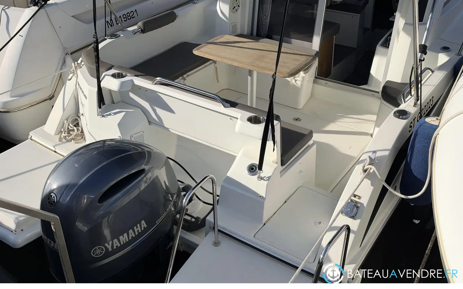 slider 1 Beneteau Antares 8